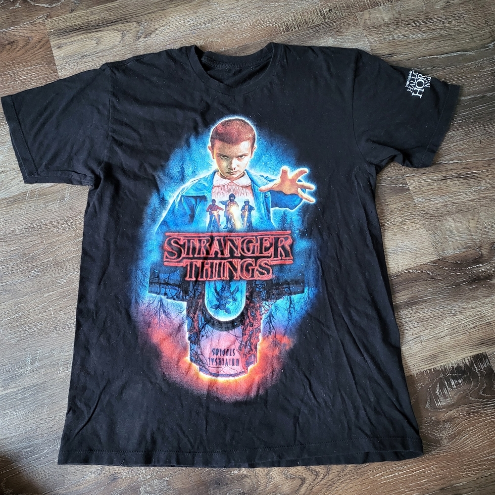 🎒🩷Stranger Things UO Halloween Horror Nights Shirt🎀